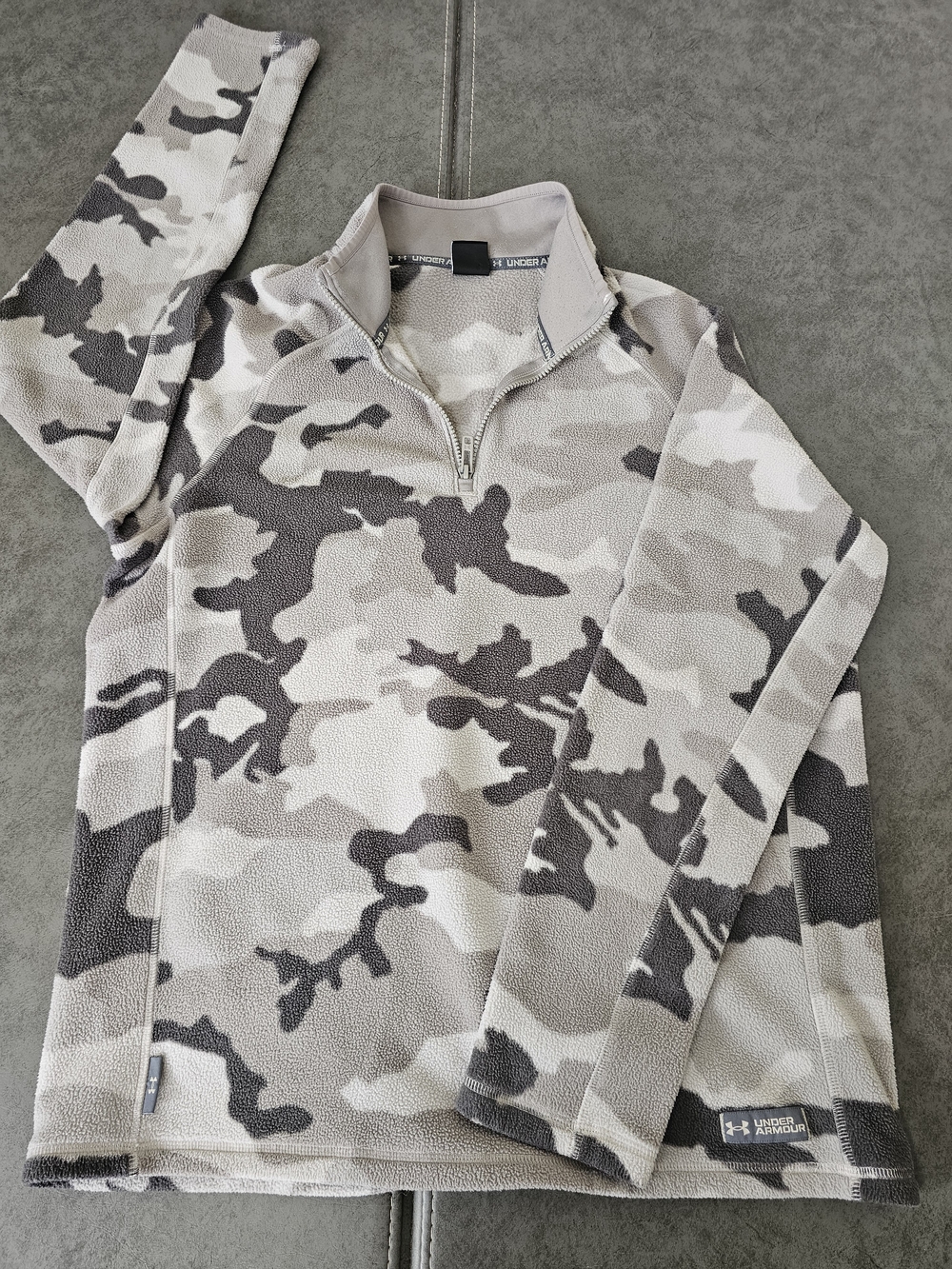 Under Armour Neutral Grey Camo Half-Zip Pullover Women's Large